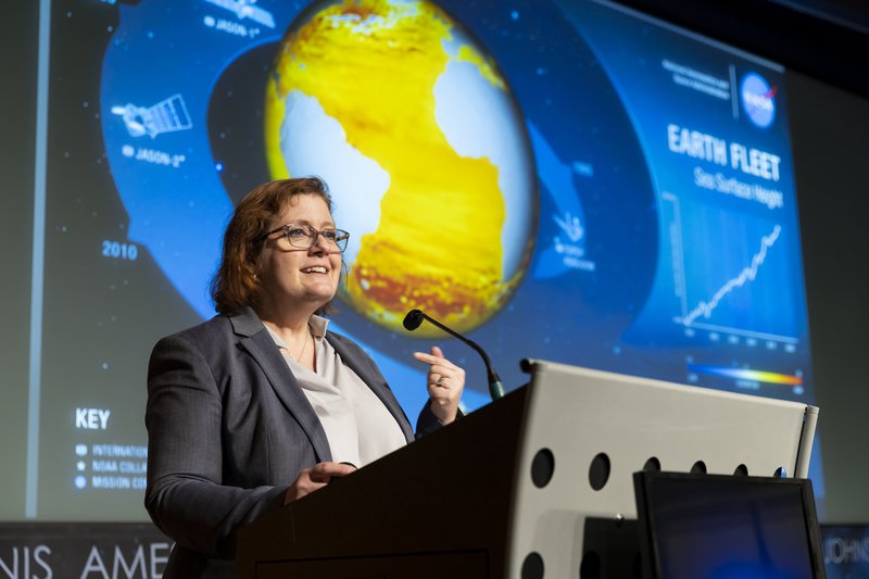Dr. Julie Robinson, Deputy Director of Earth Science at NASA, shares an introduction of NASA’s initiatives and celebrates earth science with the Global Winners.